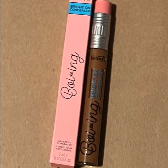 Benefit Cosmetics Boi-ing Bright On Concealer - Clove - Picture 3 of 3